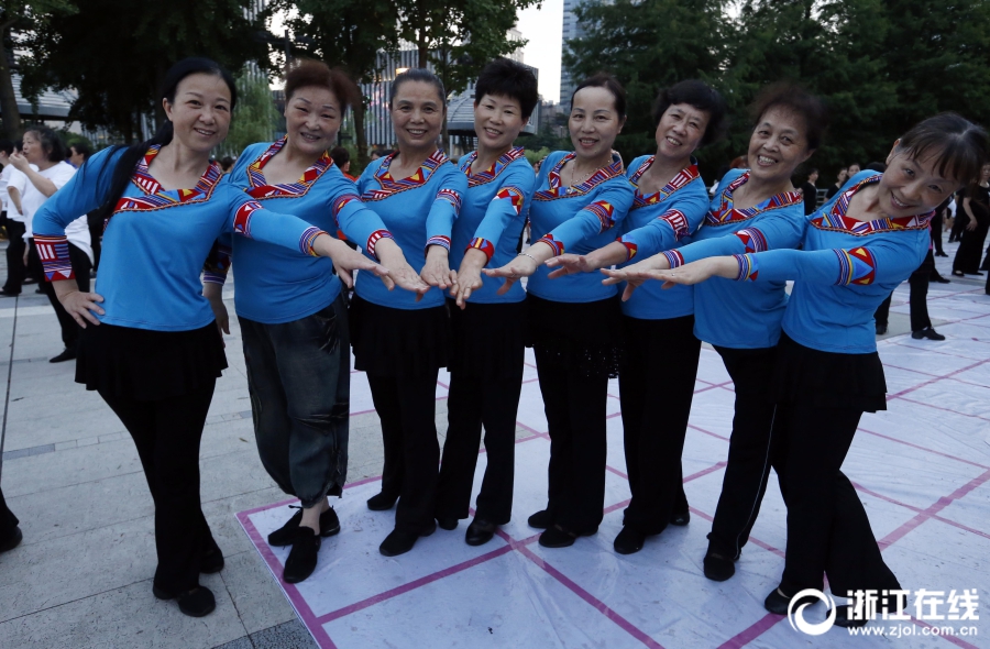 紫?金黄金国际午前涨超5% 较招股价71.59港元已实现翻倍