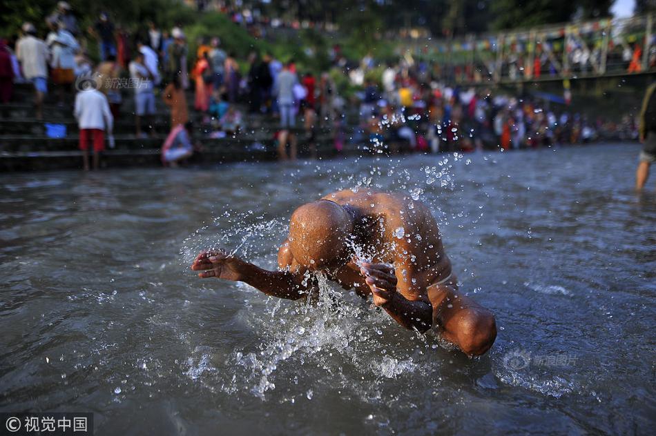华为‘、’广汽丰田合作全栈升级，享界被曝将推出鸿蒙智行首款硬派 suv