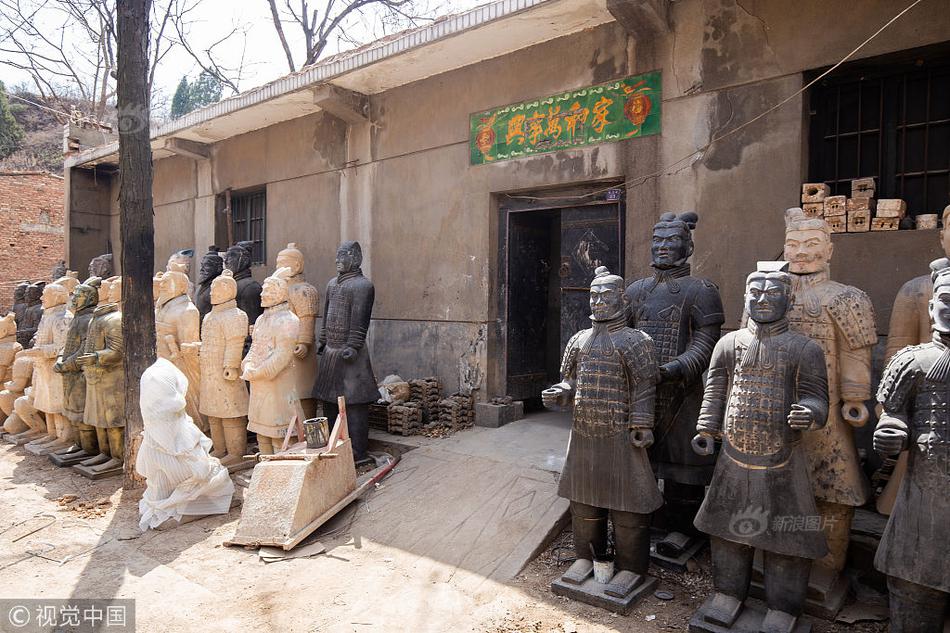 日本央行{审}议委员小枝淳子：将观察经济以判断利率正常化时机