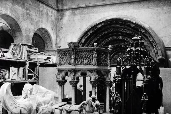 上海银行：{拟}给予新微集团人民:币4亿元授信额度