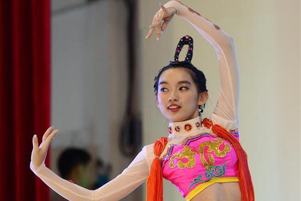 金融{政}策精!准发力 信贷结构持续优化——透视7月金融数据