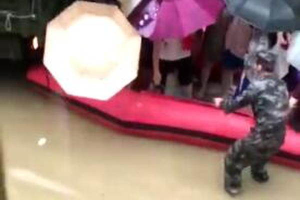 港.交所“科企专线<”>落地半年 科技企业上市效率显著提升