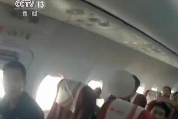 名创‘优’品(09896)跌近4% q3业绩喜忧参半 收入增长近3成 股东净利润跌逾3成